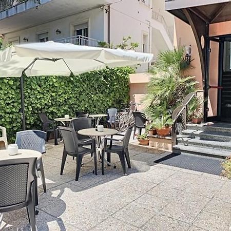 Hotel Iride Suite & Breakfast- Ideale Per Famiglie E Coppie Ричоне Екстериор снимка
