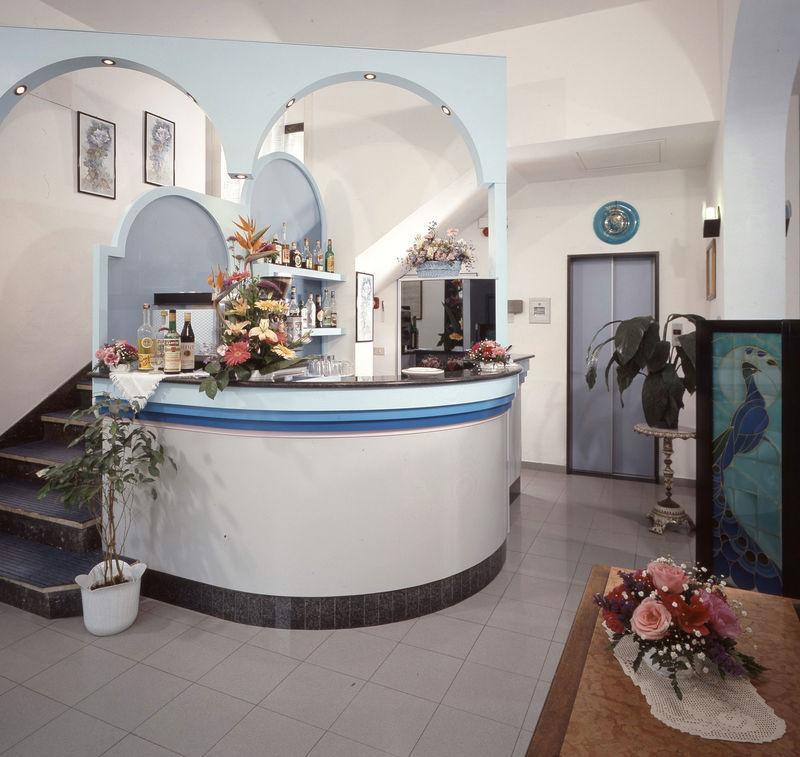 Hotel Iride Suite & Breakfast- Ideale Per Famiglie E Coppie Ричоне Екстериор снимка
